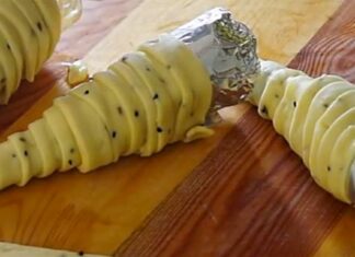 Γύρω από ένα αλουμινόχαρτο τυλίγει σε σχήμα κώνου ένα ζυμάρι -Το τελικό αποτέλεσμα;