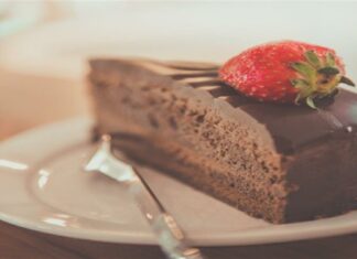 Η συνταγή για το πιο νόστιμο και λαχταριστό κέικ σοκολάτας