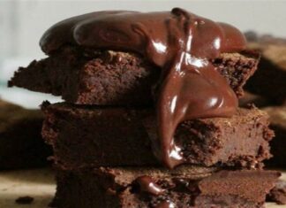 Σοκολατένιο γλυκάκι με μαύρη σοκολάτα και γάλα