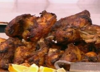 Κοντοσούβλι στο φούρνο με πατάτες τηγανητές και πικάντικη σως! (Video)