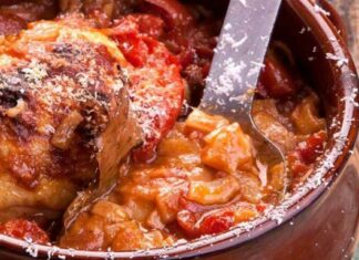 Ζουμερό κοτόπουλο με χυλοπίτες στο φούρνο – Τα 8 βήματα για να βγει «λουκούμι»