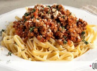 Μακαρόνια με κιμά από τον Άκη Πετρετζίκη