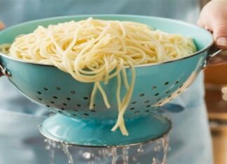 Κι όμως τόσα χρόνια σουρώνατε λάθος τα μακαρόνια! Ο σωστός τρόπος είναι…