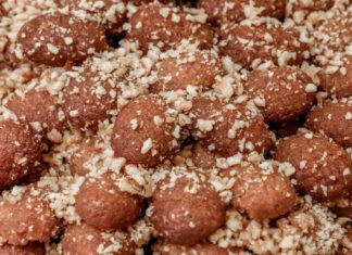 Μελομακάρονα και κουραμπιέδες: Πού θα κυμανθούν φέτος τα Χριστούγεννα οι τιμές