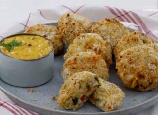 Συνταγή για κροκέτες κοτόπουλου με ντίπ τυριού από την Ντίνα Νικολάου