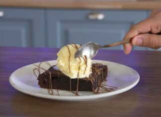 Σοκολατογλυκό χωρίς ζάχαρη με 4 μόνο υλικά