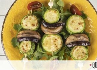 Άκης Πετρετζίκης: Σουβλάκι με 3 λαχανικά