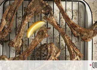 Άκης Πετρετζίκης: Αρνίσια παϊδάκια με σάλτσα μυρωδικών