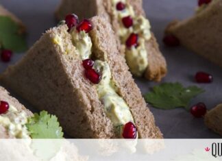 Άκης Πετρετζίκης: Coronation σάντουιτς