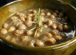 Ρεβυθάδα με λεμόνι και σκόρδο από την Βέφα Αλεξιάδου – Για τις ημέρες της νηστείας