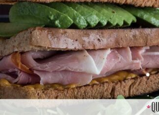 Άκης Πετρετζίκης: Τοστ με αβοκάντο, τυρί και ζαμπόν