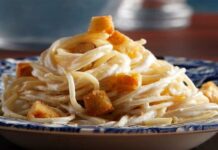 Η μακαρονάδα της στιγμής: Μακαρόνια με σκόρδο, ψωμί και γιαούρτι