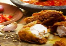 Μια πρωτότυπη συνταγή για τους λάτρεις του κοτόπουλου – Αυτό το υλικό κάνει τη διαφορά!