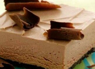 Μερακλίδικο γλυκό ψυγείο με ζαχαρούχο γάλα – Τραγανή βάση και αφράτη μους