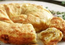Κυριακάτικη λιχουδιά: Τυρόπιτα “κουρδουμπλό” με 2 τυριά που θα σας συναρπάσει