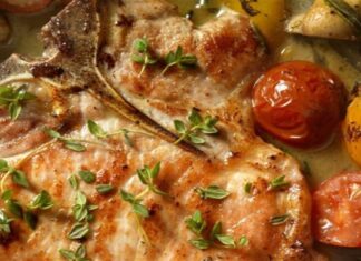 Ονειρεμένη συνταγή: Χοιρινές μπριζόλες στο φούρνο με μανιτάρια και πατάτες