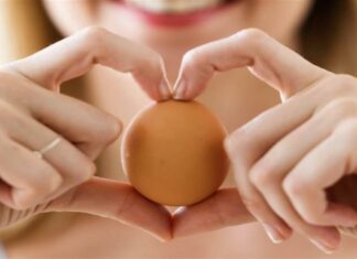 Θα μείνετε άφωνοι: Όσα θα συμβούν στο σώμα σας αν τρώτε κάθε μέρα αυγά (video)