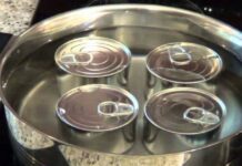 Βάζει το ζαχαρούχο γάλα σε μια κατσαρόλα με καuτό νερό! Το αποτέλεσμα θα σας ενθουσιάσει!