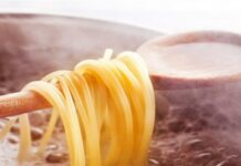 Ανακατεύετε διαρκώς τα μακαρόνια όταν βράζουν; – Σταματήστε το αμέσως