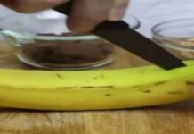 Άρχισε να κόβει μια μπανάνα στην μέση… Ο λόγος; Θα τρέξετε να το κάνετε και εσείς! (Video)