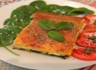 Θρεπτική τυρόπιτα με σπανάκι και μυρωδικά που θα μοσχοβολήσει το σπίτι