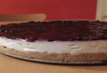 Θα σας πέσει το σαγόνι: Έτσι θα φτιάξετε το πιο νόστιμο και εύκολο cheesecake