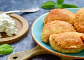 Πανεύκολα τυροπιτάκια με 2 τυριά και ψωμί του τόστ έτοιμα σε 10′