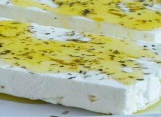 Βάζετε ελαιόλαδο και ρίγανη στη φέτα; Μην το ξανακάνετε ποτέ!