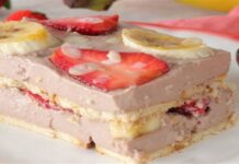 Η απόλυτη συνταγή της Δευτέρας: Ανάλαφρο γλυκό ψυγείου με φρούτα – Έτοιμο σε 25 λεπτά