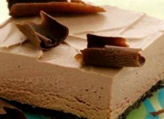 Σοκολατένιο γλυκό ψυγείου με ζαχαρούχο γάλα – Τραγανή βάση και αφράτη παγωμένη μους