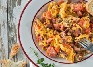 Καγιανάς με παστό χοιρινό: Πώς να φτιάξετε το παραδοσιακό φαγητό της Πελοποννήσου