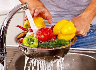 Πλύντε τα φρούτα και τα λαχανικά με λευκό ξύδι και ακόμα 1 υλικό – Ο συνδυασμός που λίγοι γνωρίζουν αλλά κάνει θαύματα