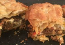 Ζουμερή και πανεύκολη – Κιμαδόπιτα με τριμμένη φέτα και κασέρι