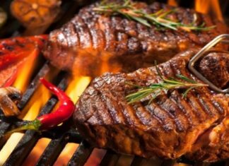 Κρέας από… άλλο πλανήτη: Η μαρινάδα με ξύδι και ελαιόλαδο που απογειώνει τη γεύση στη σχάρα!