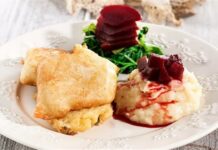 Εύκολος και γρήγορος μπακαλιάρος σκορδαλιά για την 25η Μαρτίου – Το μυστικό για να βγει τραγανή η κρούστα