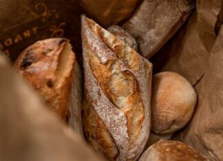 Σου περίσσεψε ψωμί; Έτσι θα το κάνεις ξανά φρέσκο σε 5 λεπτά