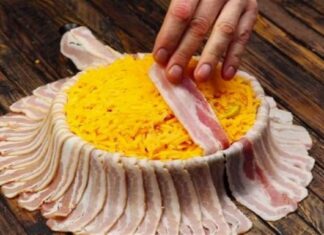 Γέμισε το ταψί με τυρί και πατάτες, το σκέπασε με μπέικον και το έβαλε στο φούρνο – Το αποτέλεσμα θα σας ”τρελάνει”!