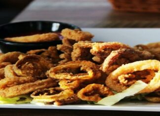 Τηγανητά καλαμαράκια σαν της ταβέρνας: To μυστικό για να τα πετύχεις μαλακά μέσα και τραγανά έξω