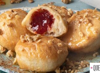 Άκης Πετρετζίκης: Τηγανίτες γεμιστές με μαρμελάδα