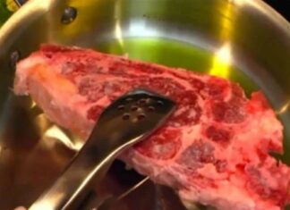 Βάζει μια παγωμένη μπριζόλα σε καuτό ελαιόλαδο και… Σίγουρα το κάνατε λάθος!