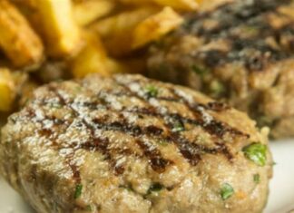 Ζουμερά μοσχαρίσια μπιφτέκια με σκόρδο και λεμόνι