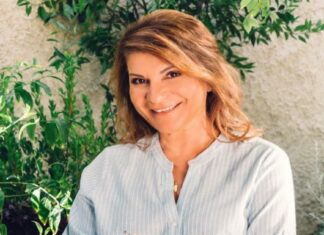 Αργυρώ Μπαρμπαρίγου: Έτσι θα βάψεις τέλεια κόκκινα αυγά, χωρίς «νερά», που δεν ξεβάφουν – Πόσων ημερών πρέπει να είναι και πόσο τα βράζεις