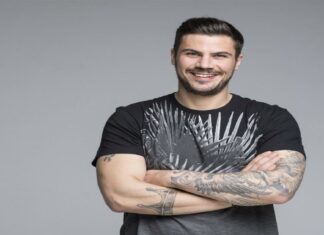 Με λίγα υλικά, χωρίς μίξερ, έτοιμα στο πι και φι: Viral ξανά ο Άκης με τα πιο νόστιμα πασχαλινά κουλουράκια που μπορούν να τα φτιάξουν ΌΛΕΣ