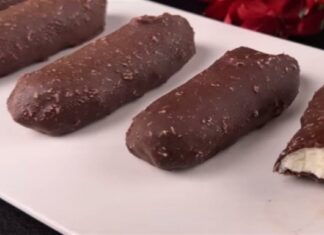 Παγωμένο γλυκό ψυγείου με σοκολάτα, τυρί κρέμα και νιφάδες καρύδας