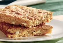 Τυρόπιτα “πεπέκι”: Η ηπειρώτικη πίτα χωρίς φύλλο με φέτα, γιαούρτι και σιμιγδάλι