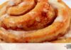Φτιάξτε λαχταριστά cinnamon rolls σε τέσσερα απλά βήματα (vid)