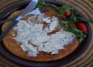 Άρωμα από Σποράδες: Λαδόπιτα με ξινοτύρι Σκύρου έτοιμη σε ελάχιστα λεπτά