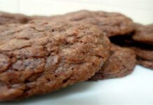 Λαχταριστά κουλουράκια σοκολάτας με 5 υλικά έτοιμα σε μόλις 10 λεπτά!