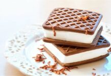 Παγωμένο μπισκοτογλυκό με ζαχαρούχο γάλα και άλλα 4 υλικά