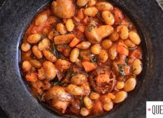 Άκης Πετρετζίκης: Φασόλια χάντρες κοκκινιστά με λαχανικά